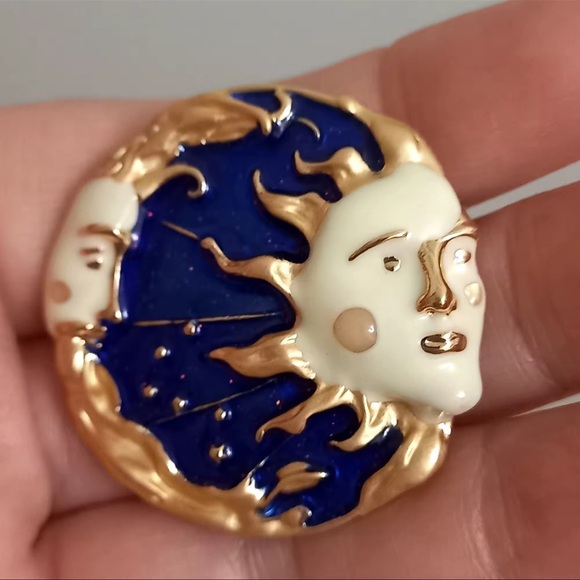 La Petite Soleil Sun Moon Brooch - Picture 10 of 12